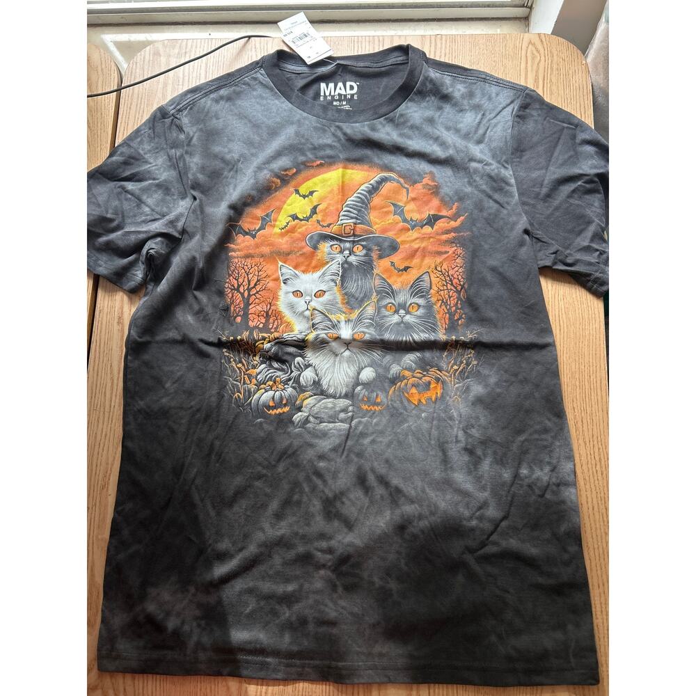 New Women's Cats with Spooky Halloween Background T-shirt Black Medium/Large